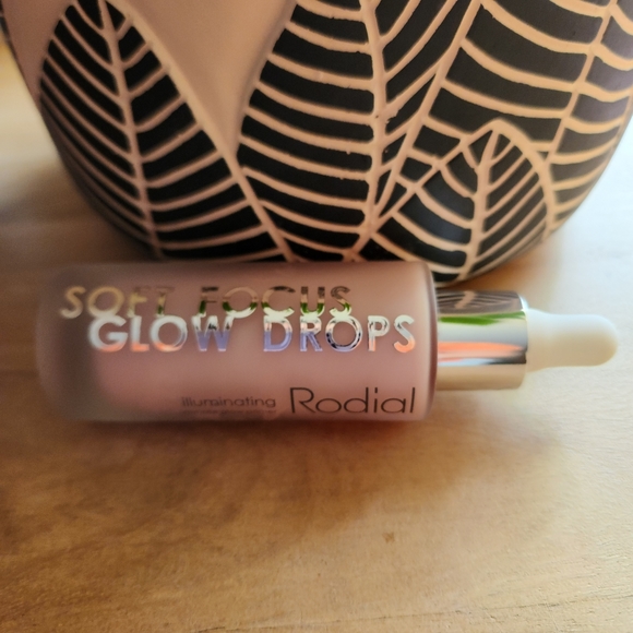 Rodial Soft Focus Glow Drops - Picture 1 of 4